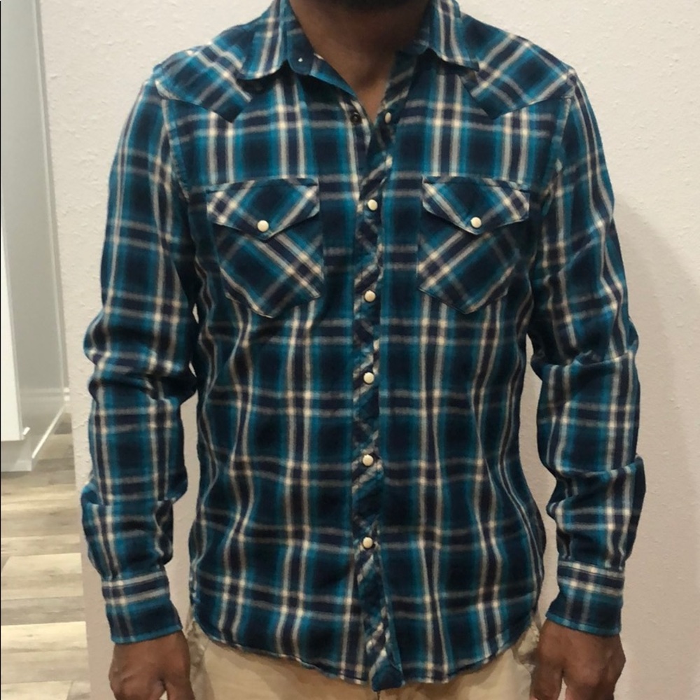 American Eagle Men’s Long-Sleeve Button-down
